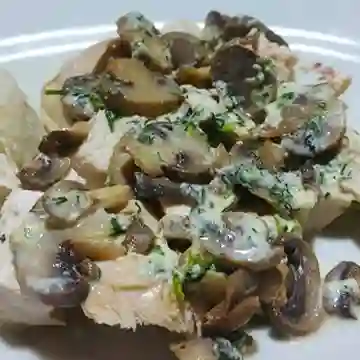 Pollo en Champiñones