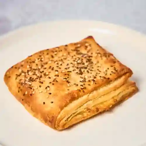 Pastel de pollo hecho con h de almendra