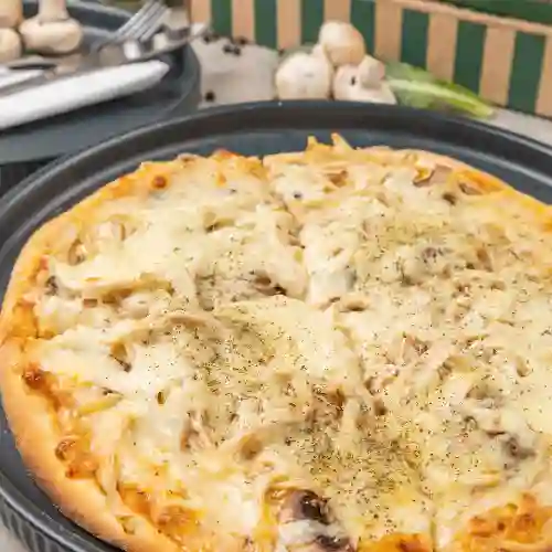 Pizza de Pollo con Champiñones Mediana