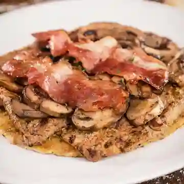 Arepa Solomo Champiñón y Tocineta