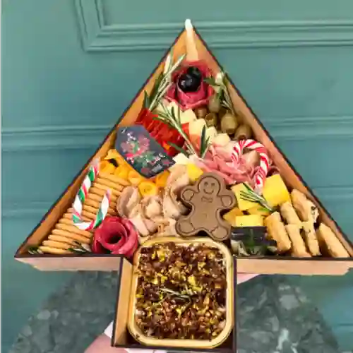 Christmas tree charcuterie 4-5 personas
