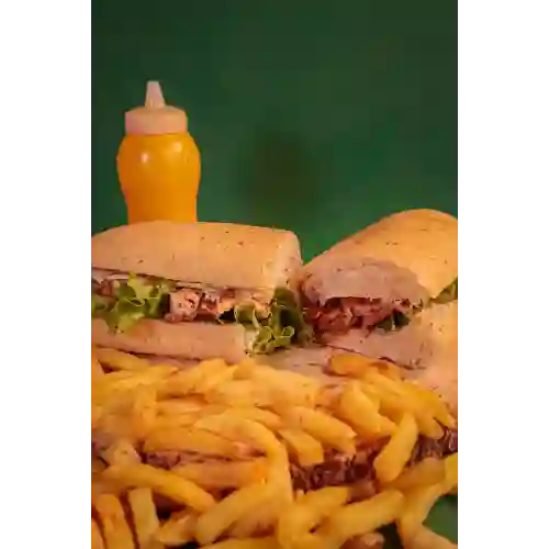 Sándwich de Carne y Pollo