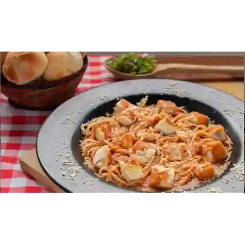 Espagueti con Pollo