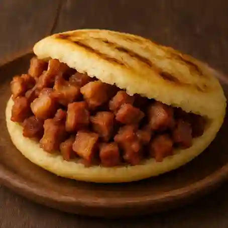 Arepa con chicharrón