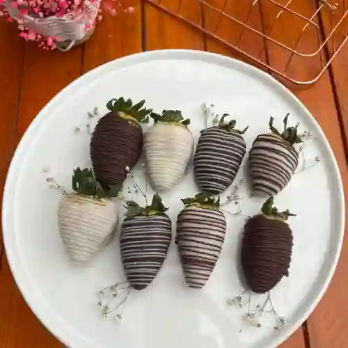 8 Unidades de Fresas con Chocolate
