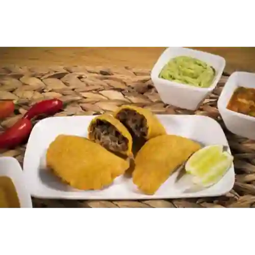 Empanada de Carne Desmechada