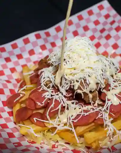 Salchipapita con Suiza