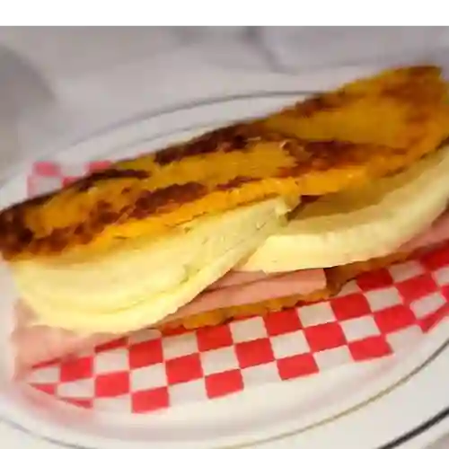 Cachapa con Jamón y Queso
