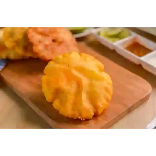 Arepa con Huevo y Chicharrón