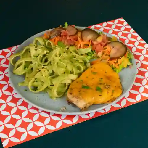 Pechuga a la Plancha Fetuchini Pesto