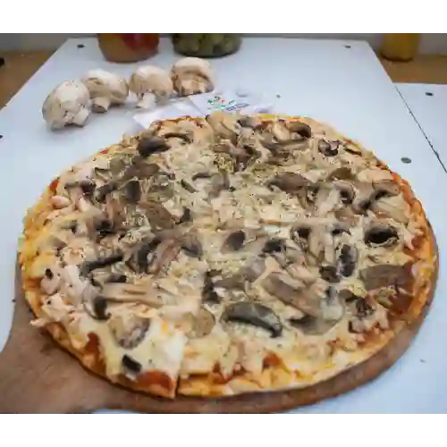 Pizza Pollo Champiñon y Hawaiana