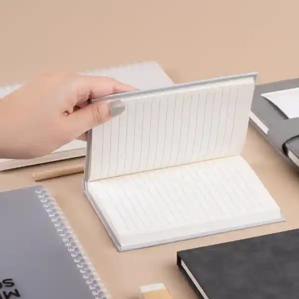 Cuaderno A6 Tapa Dura Con Purpurina 80 Hojas Silver Gray Miniso