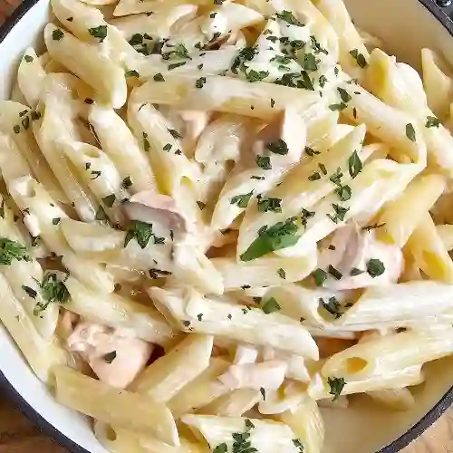 Pasta en Plato de Salmón
