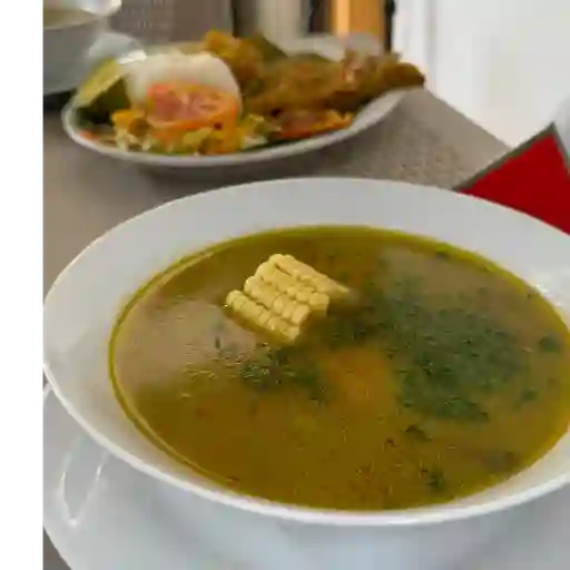 Sancocho de gallina en fogón de leña
