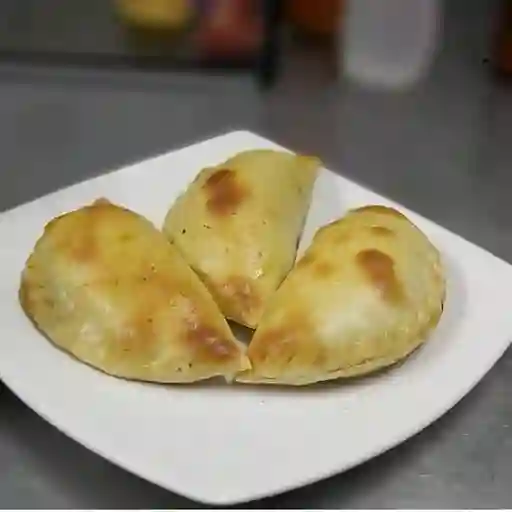 Empanada Argentina de Pollo