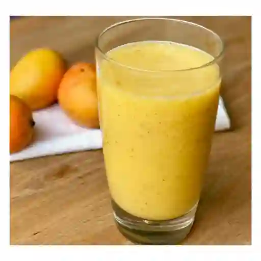 Jugo natural de mango en agua