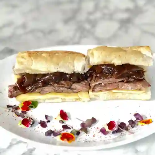 Steak Onion Sándwich