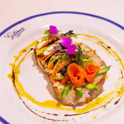 Tostada de Salmon
