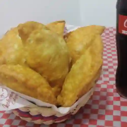 6 Empanaditas de Lechona + Bebida