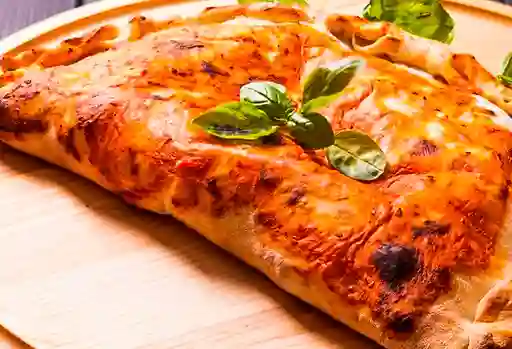 Calzone Pollo y Piña + Bebida