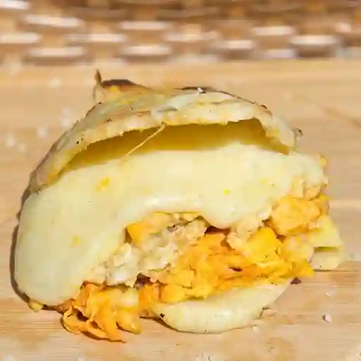 Arepa con Pollo y Huevo