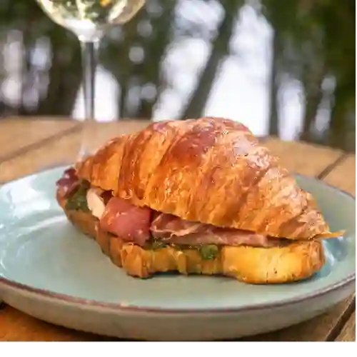 Croissant Serrano