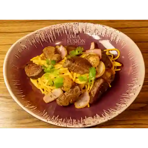 Tallarin a la Huancaina con Lomo Saltado
