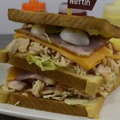 Sándwich Tradicional Pollo