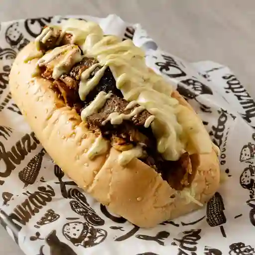 Perro chuzo de lomito y pollo