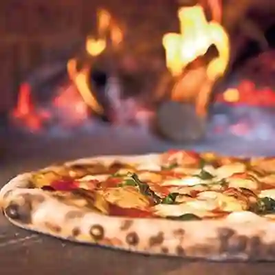 Pizza tocineta y pollo