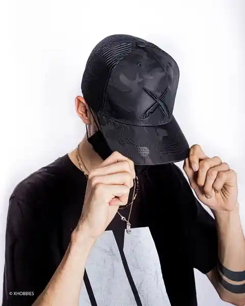 Gorra la Equis Malla Abierta Negro