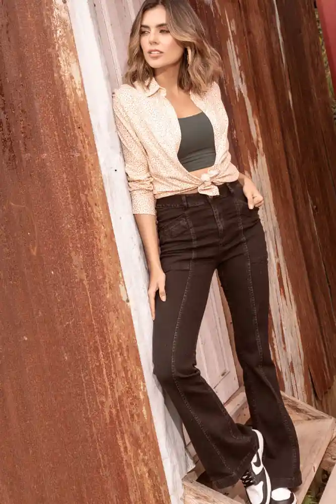 Jeans Flare Cortes