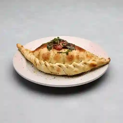 Calzone de Manzana Verde y Queso Azul