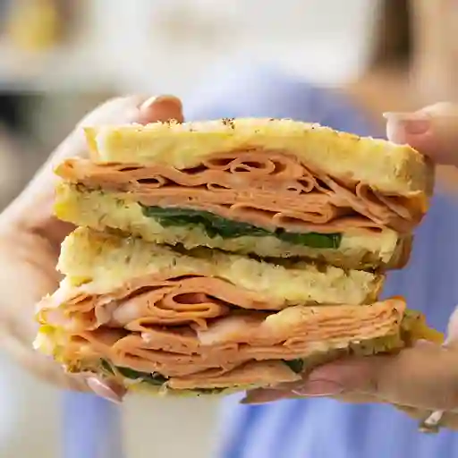 Sandwich mortadela de pistacho