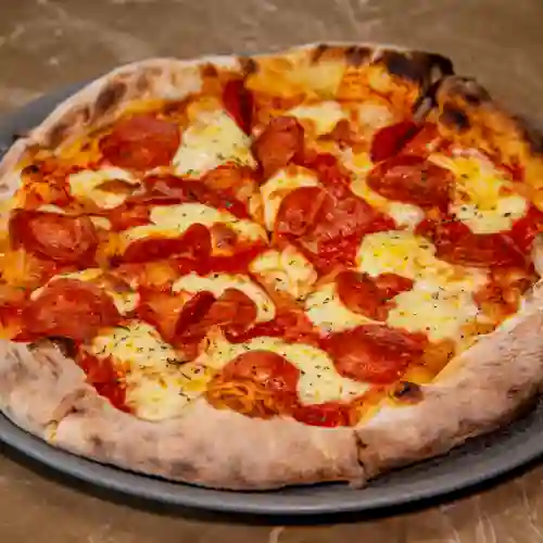 Pizza pepperoni + 2 bebidas