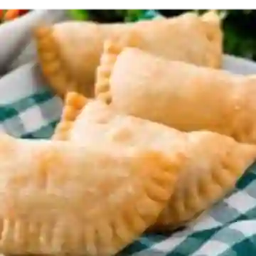 3 Empanadas de Pollo Queso+ Bebida