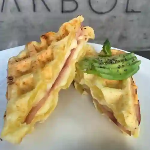 Sandwich Waffle de Yuca