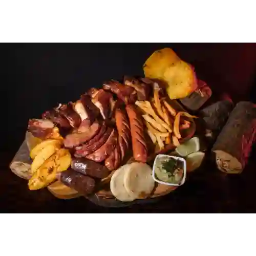 Picada de Cerdo Al Barril para 4