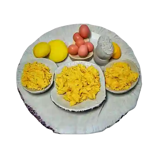 Huevos Ropa Vieja( Pollo), Arepa, Bebida