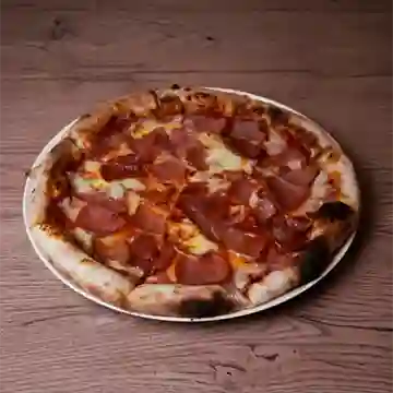 Pizza mediana cuatro carnes 