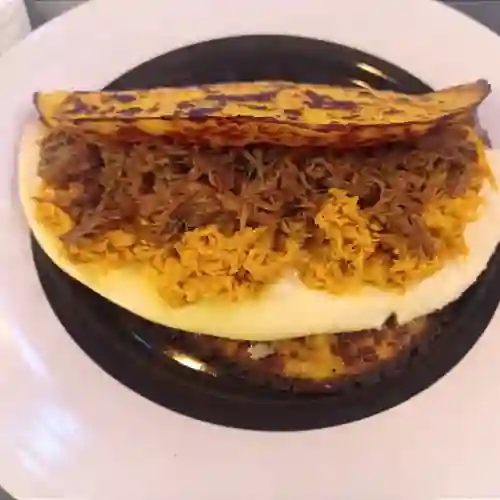 Cachapa Mixta con Queso de Mano