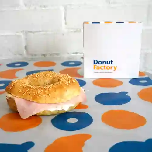 Bagel Jamon y Queso Crema