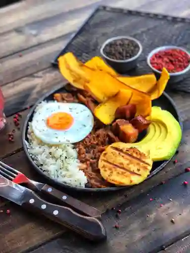 Pork Lunch la Media Paisa