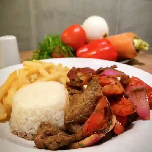 Lomo saltado peruano