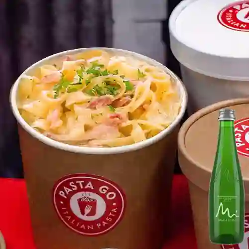 Combo Pasta Carbonara + Manantial con Gas 300 ml