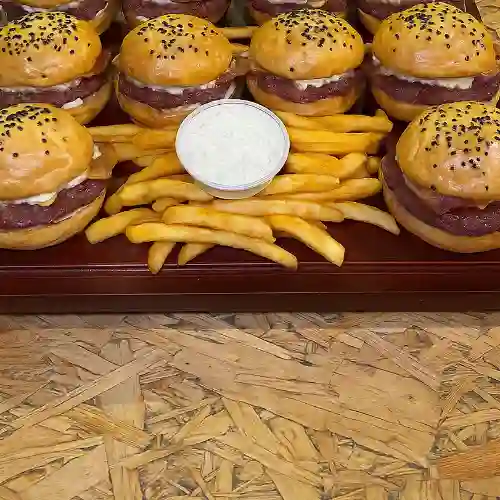 6 Baby Burgers + Papas a la Frances