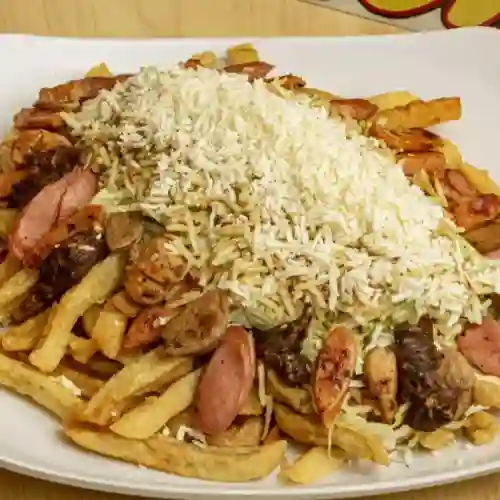 Salchipapa Super Mixta