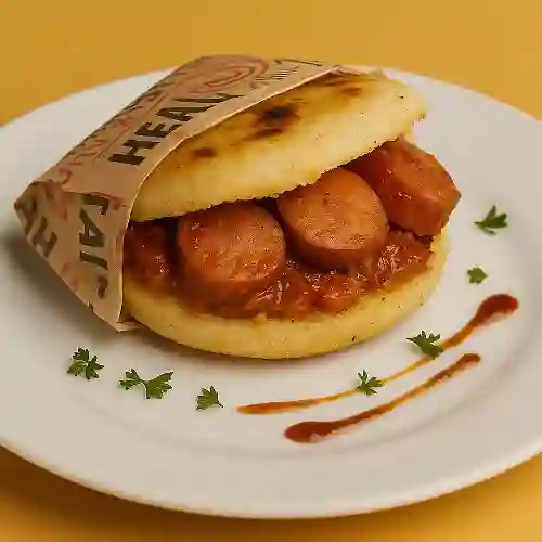 Arepa de Salchicha en Salsa