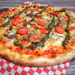 Pizza Vegana con Vegetales Al Pesto