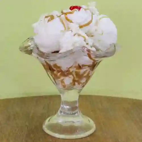 Brownie con Helado y Cuajada